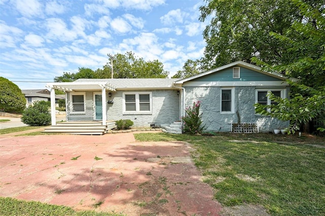 ranch-style home with a pergola and a front yard