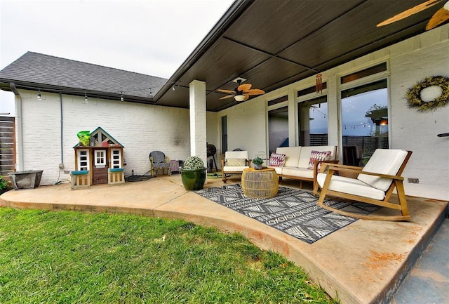 view of patio featuring outdoor lounge area and ceiling fan