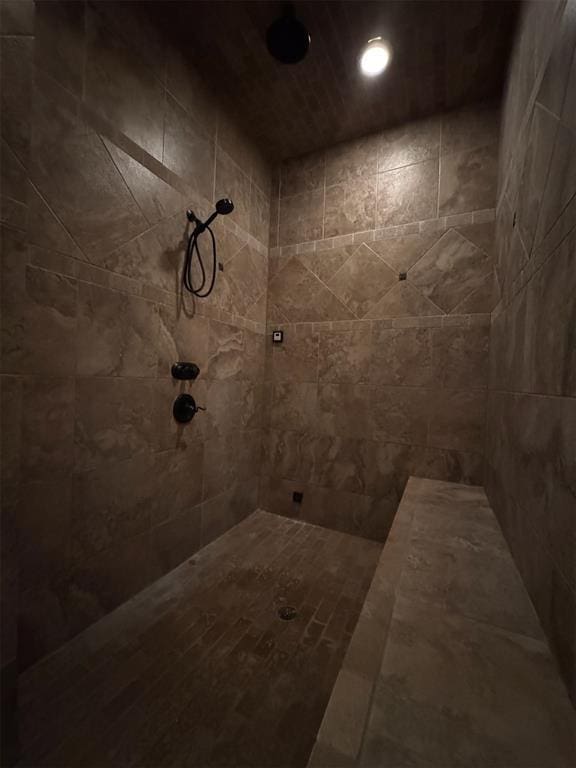 bathroom featuring a tile shower