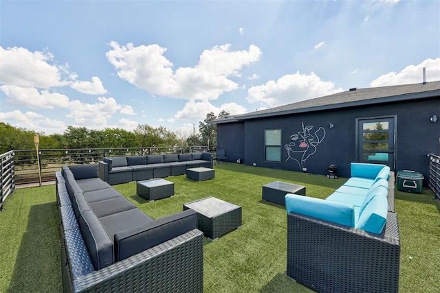 view of yard featuring an outdoor living space