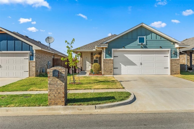 view of front facade featuring a front lawn and a garage