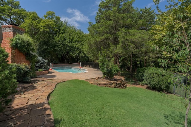 view of swimming pool with a lawn