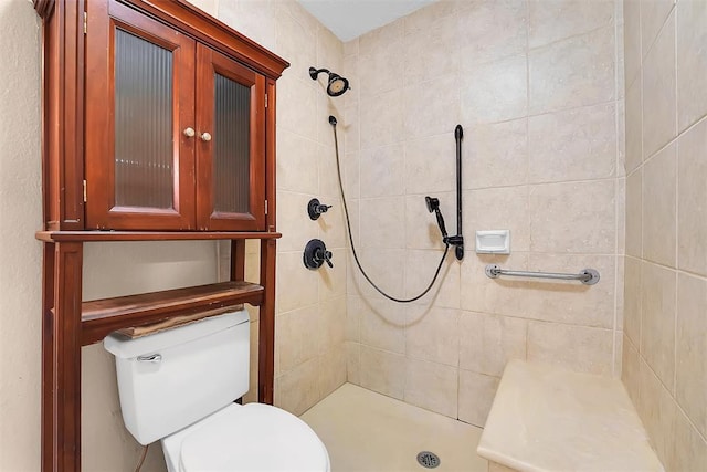 bathroom featuring toilet and tiled shower