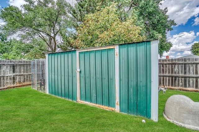 view of outdoor structure featuring a yard