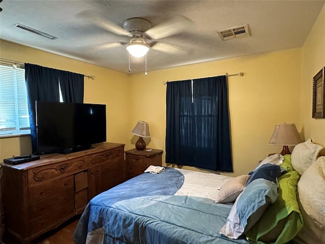 bedroom with ceiling fan