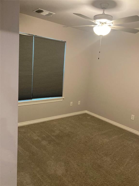 carpeted empty room featuring ceiling fan