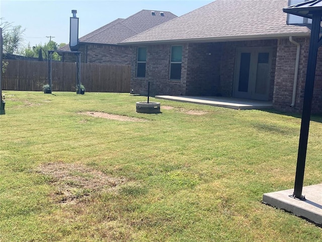 view of yard featuring a patio