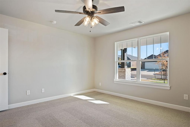 carpeted empty room featuring ceiling fan