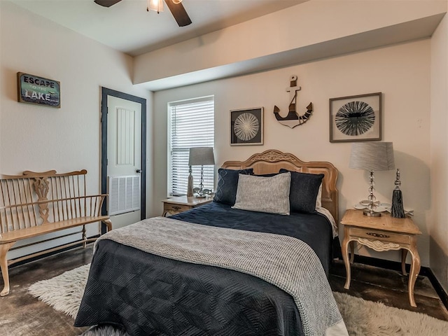 bedroom with ceiling fan