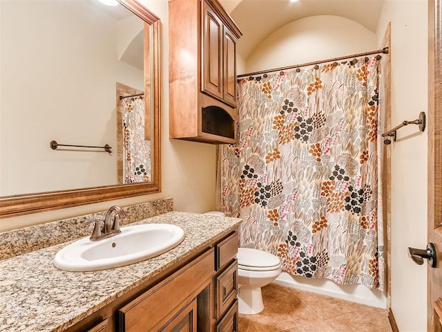 full bathroom featuring tile patterned floors, toilet, shower / bath combo, and vanity