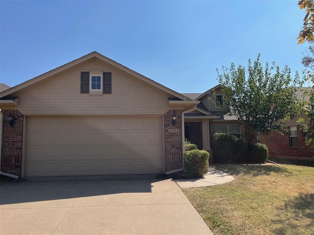 single story home featuring a front yard