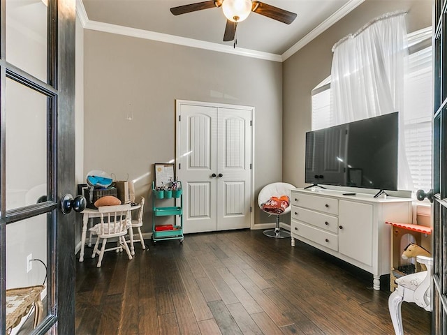 interior space with ceiling fan, dark wood-type flooring, and ornamental molding