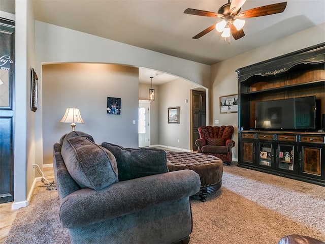 carpeted living room featuring ceiling fan