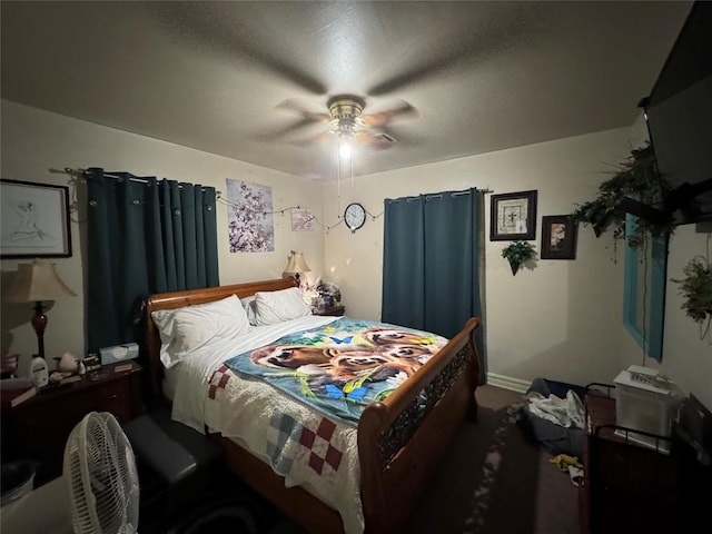 bedroom with ceiling fan