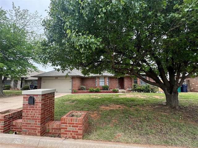 view of front facade featuring a front yard and a garage