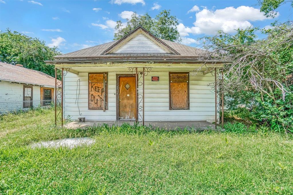 906 SW Summit Ave, Lawton, OK 73501 - view of front facade featuring covered porch