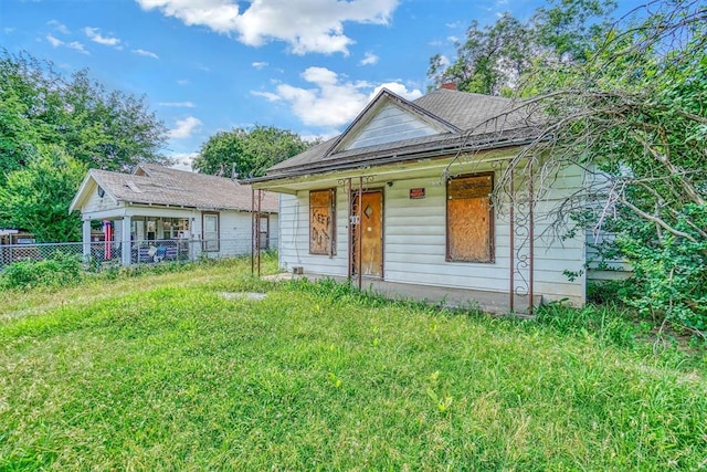 view of front of property with a porch and a front yard