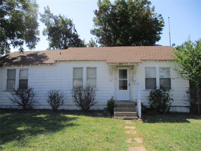 ranch-style home with a front yard