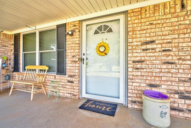 property entrance featuring a porch