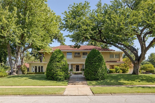 view of front of house with a front lawn