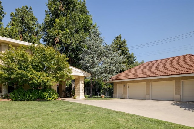 view of yard featuring an outbuilding and a garage