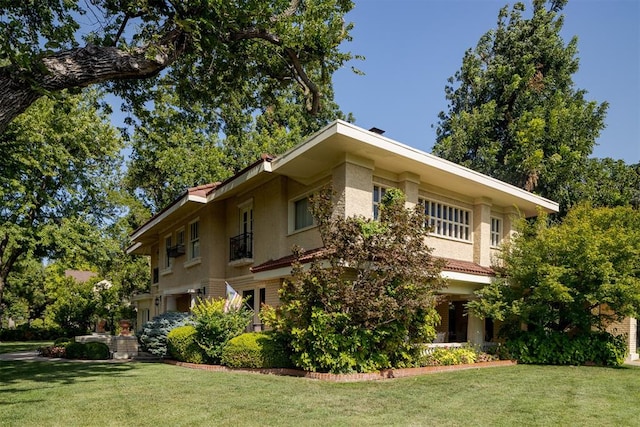 exterior space featuring a front yard