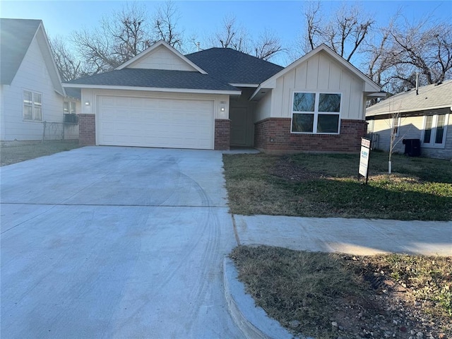 view of front of house featuring a front yard and a garage