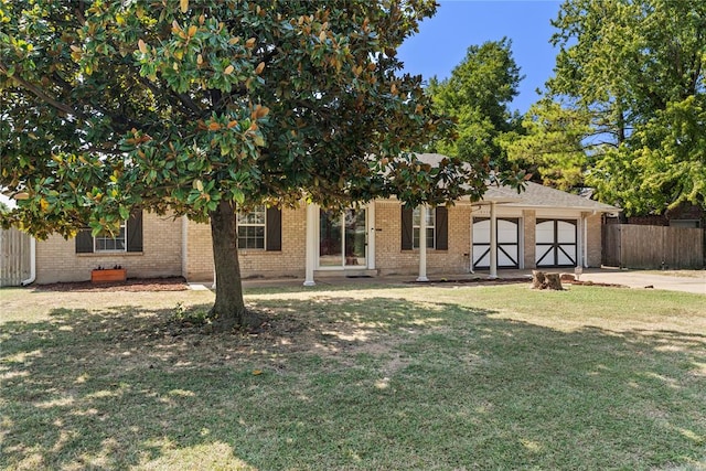 view of front of house featuring a front yard and a garage