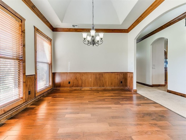 unfurnished room with ornamental molding, a healthy amount of sunlight, lofted ceiling, and a notable chandelier