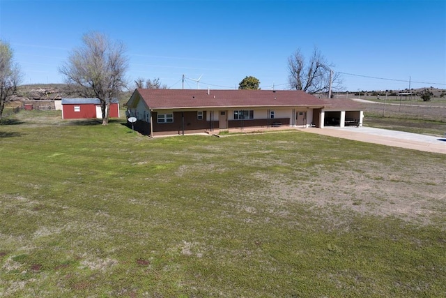 view of front of property featuring a front yard and a storage unit