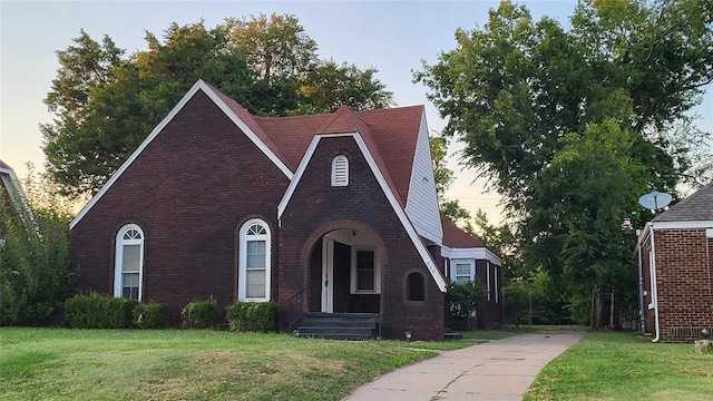 view of front of property with a lawn