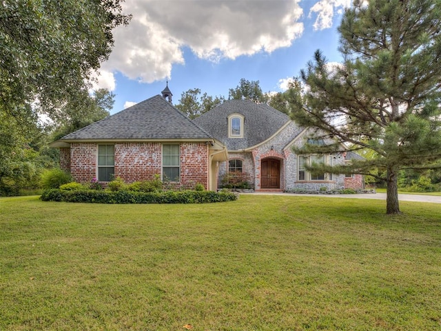 view of front of house with a front lawn