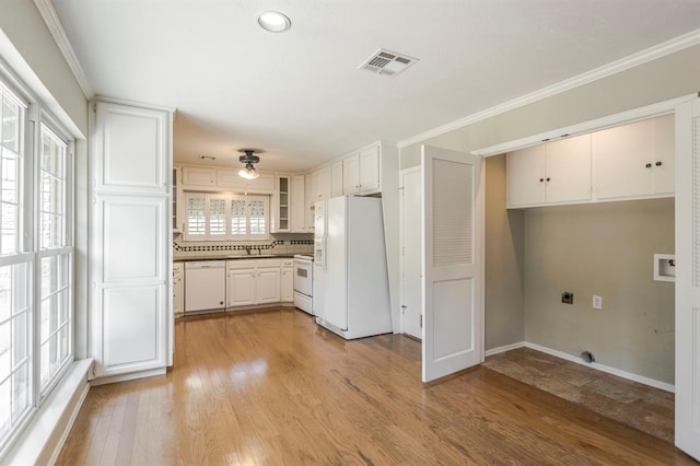 kitchen featuring white appliances, sink, light hardwood / wood-style flooring, ornamental molding, and white cabinetry