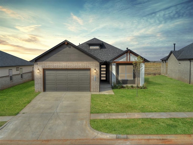 view of front facade with a garage and a yard