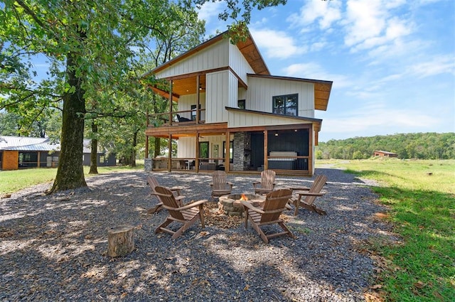 back of house with an outdoor fire pit