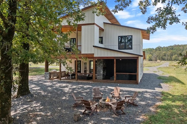 back of house featuring an outdoor fire pit