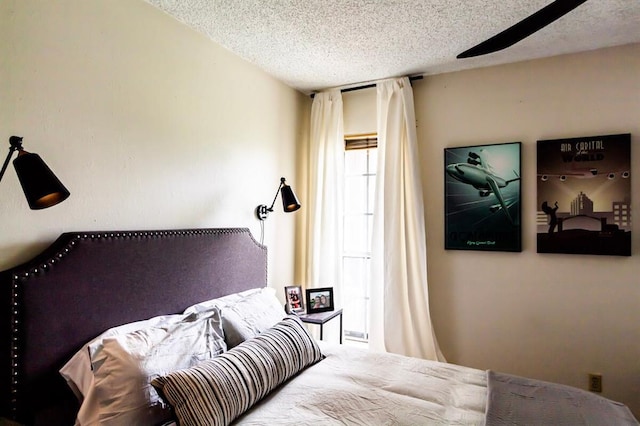 1405 Rosehaven Dr, Altus, OK 73521 - bedroom featuring a textured ceiling