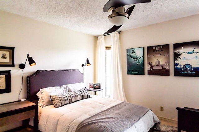 1405 Rosehaven Dr, Altus, OK 73521 - bedroom featuring a textured ceiling and ceiling fan