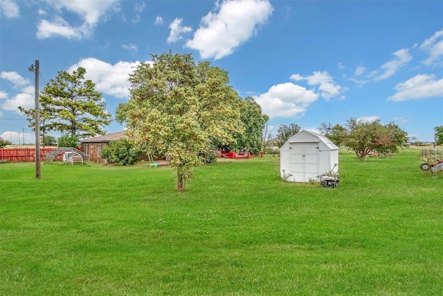 view of yard with a storage unit