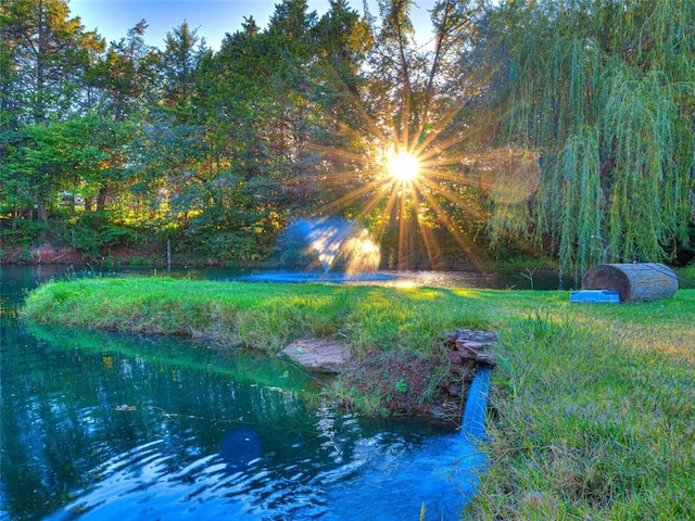 view of yard featuring a water view