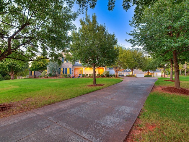 view of front of home featuring a front lawn