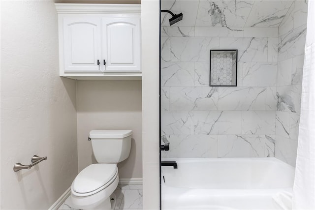 bathroom featuring shower / tub combo with curtain and toilet