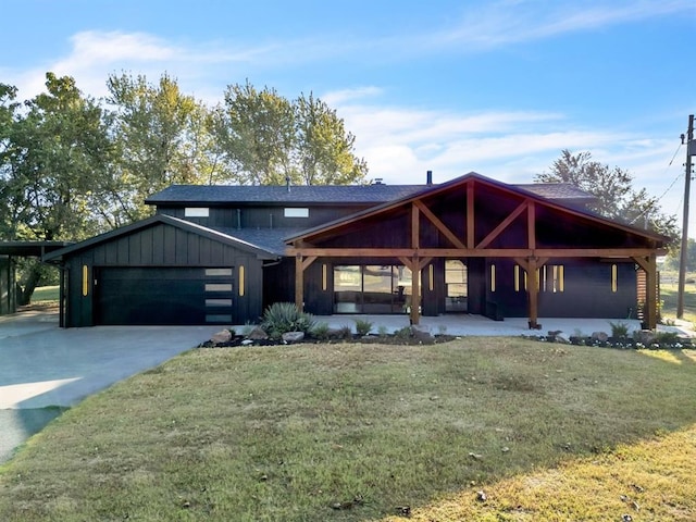 view of front of house featuring a porch, a garage, and a front lawn