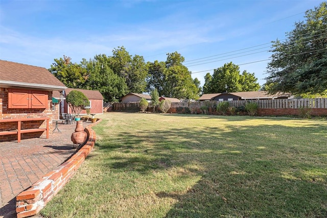 view of yard featuring a patio area