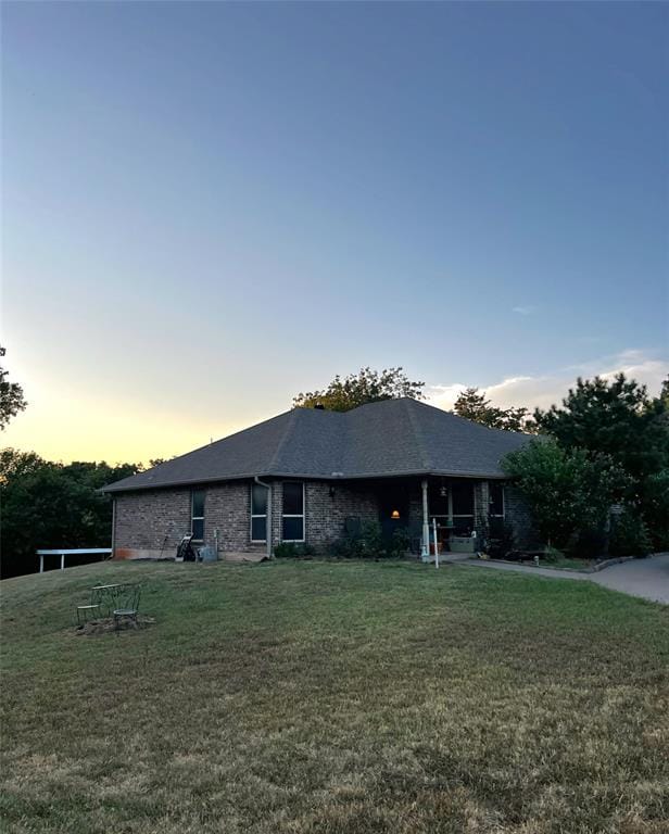 view of front of home featuring a lawn