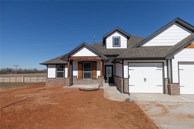 view of front of house with covered porch and a garage