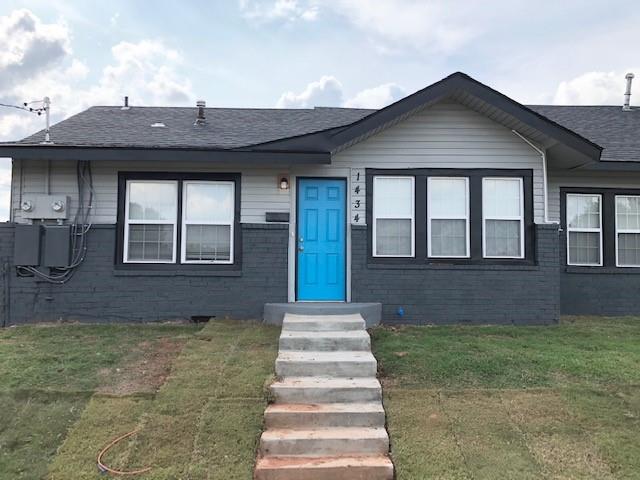 view of front of home with a front yard