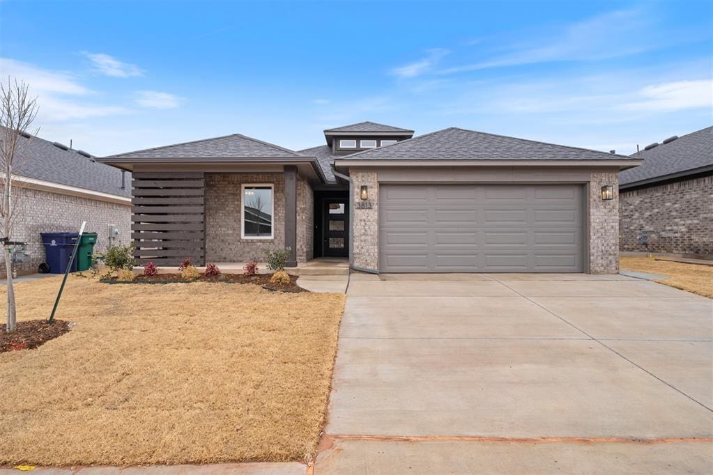 view of front facade with a garage