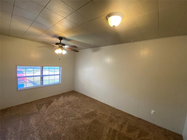 carpeted spare room with ceiling fan