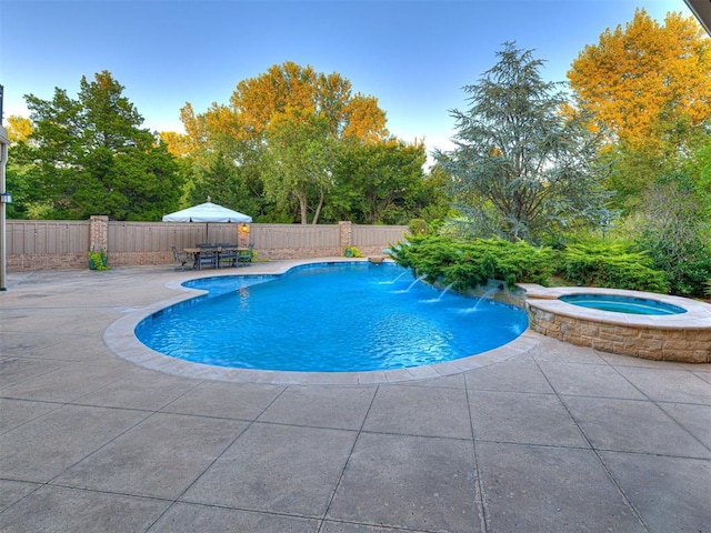 view of swimming pool with an in ground hot tub and a patio area